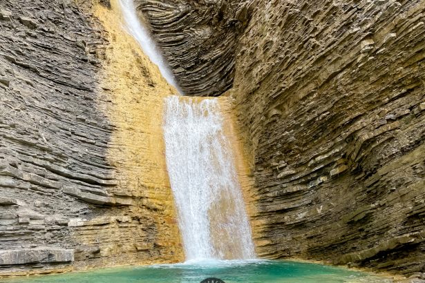Ruta de Orós Bajo a la Cascada d'Os Lucas: Senderismo en el Pirineo Aragonés