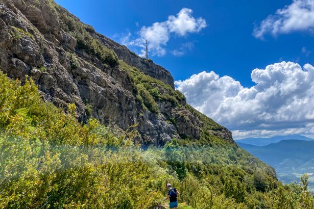 Conquista Oturia: Ruta Senderista por sus impresionantes Vertientes