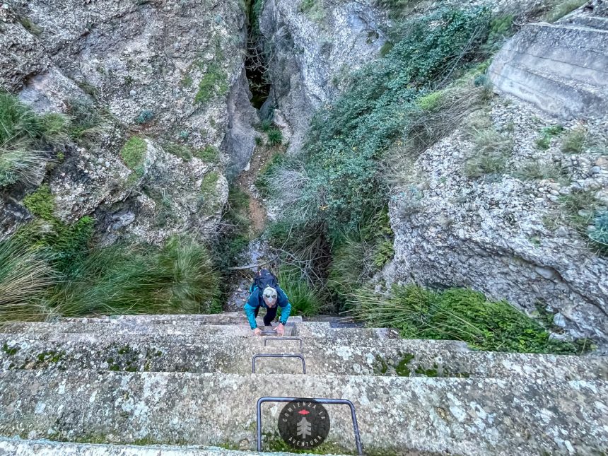 Explora la Ruta Circular del Barranco de Valdoria, Rincón Gorgo, Cueva del Huerto y Mirador de la Silleta